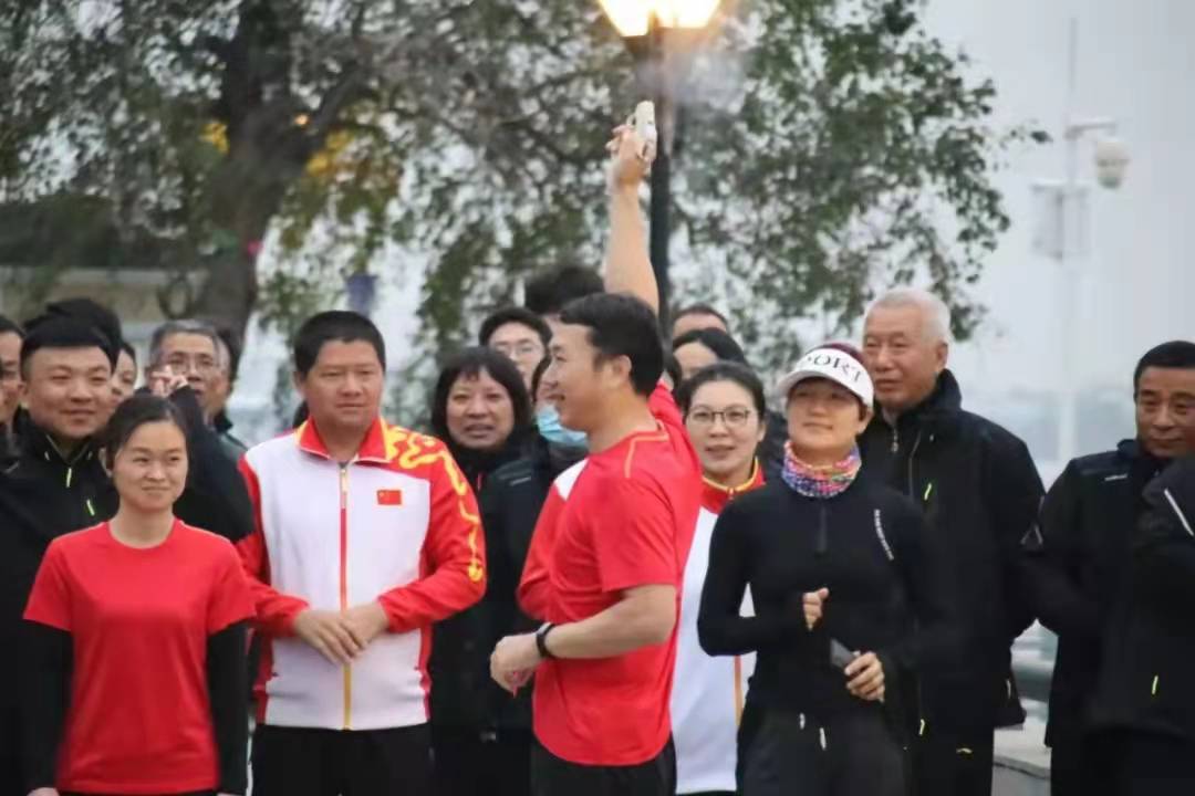 “燃爆！”這場迷你馬拉松激情開跑
